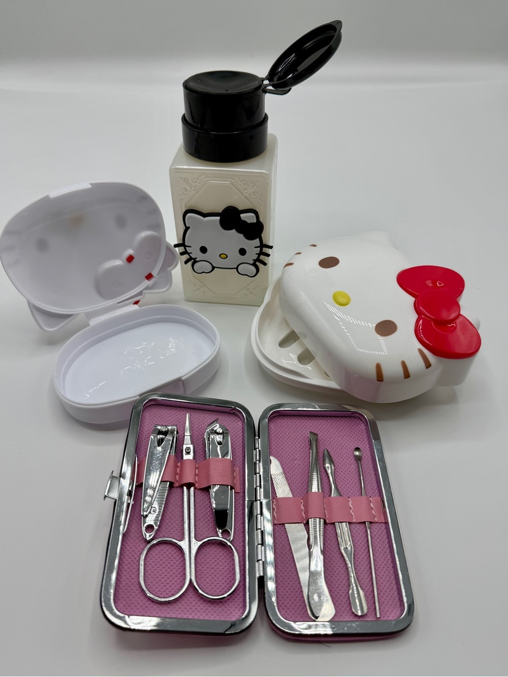 Sanrio Hello Kitty Cosmetic Set in White, Pink, Red - Picture 2 of 2